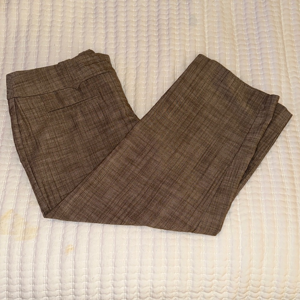 Apt 9 Size 8 light brown cropped trousers 30 inch length